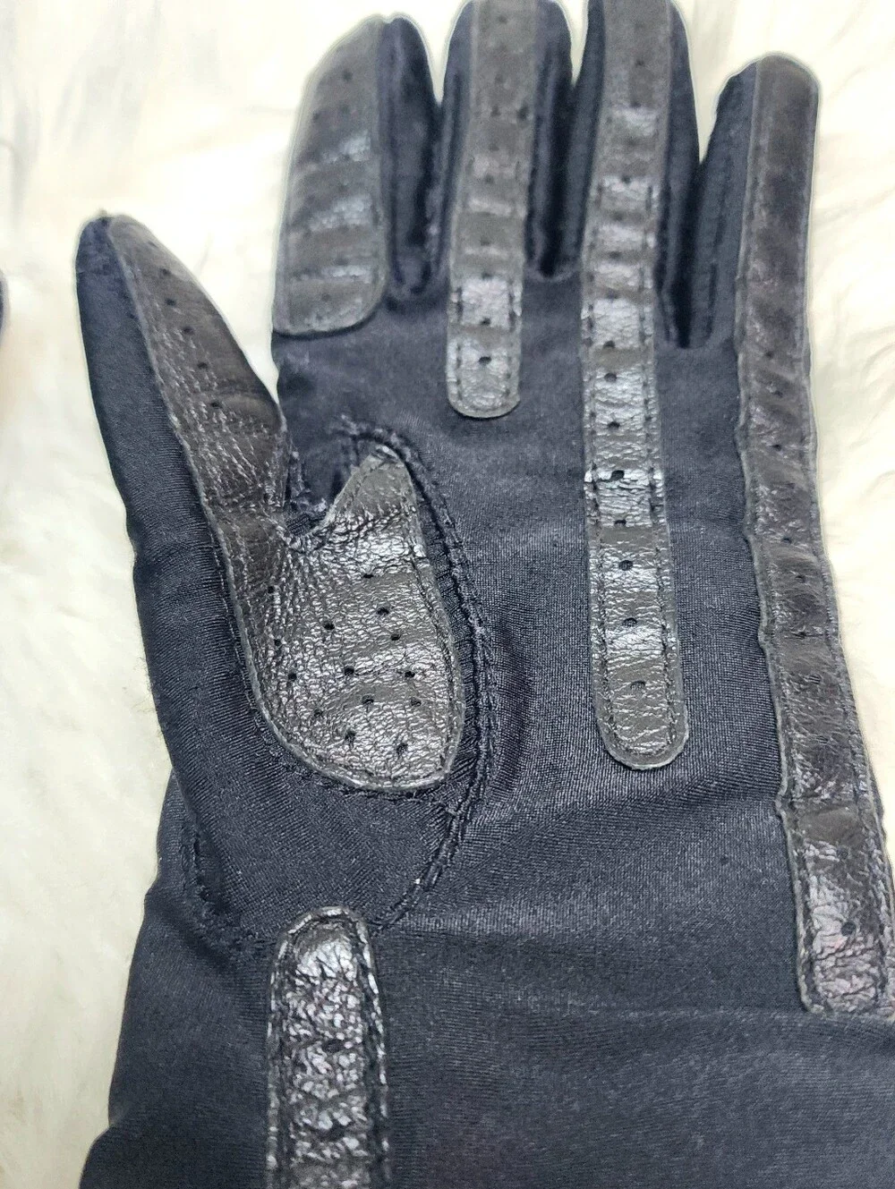 Isotoner By Aris Black Fully Lined Gloves Vintage One Size - Picture 7 of 7